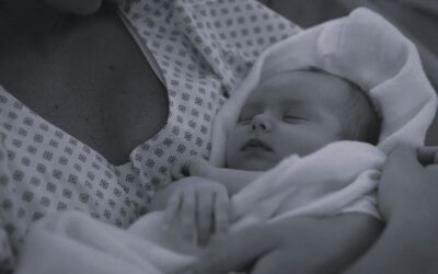 Conseils de Puéricultrice : Comment Gérer les Pleurs et les Coliques de Bébé